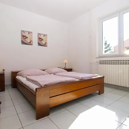 Fuer 2 Personen Ca 24 Qm In Pjescana Uvala, Istrien Istrische Riviera Apartman Pjescana Uvala